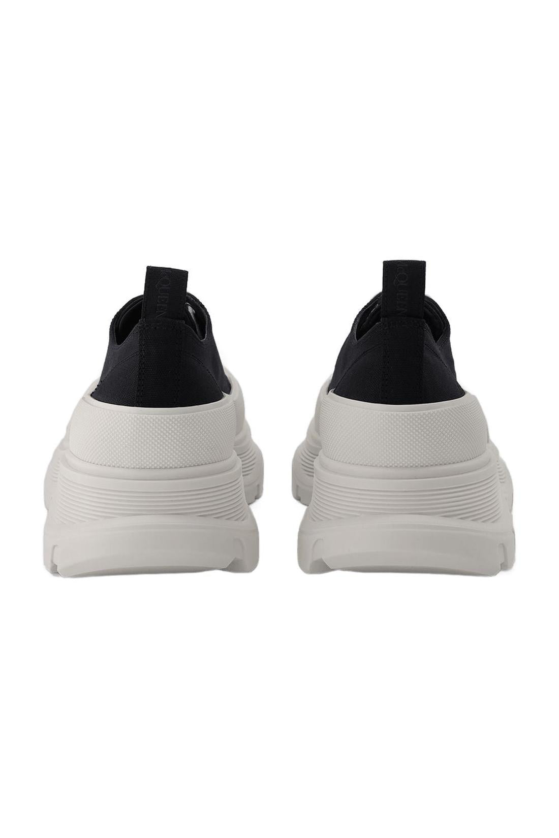 Tread Slick Sneakers - Alexander Mcqueen - Black/White - Canva