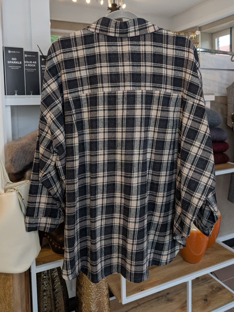 Flanellhemd flauschig dick im Karo Design Schwarz Créme Grau, One Size - von Believe