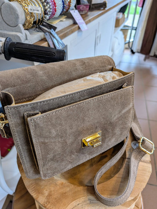 Tasche Wildleder klassisch Cross-Body aufgesetzte Außentasche Taupe mit Golddetails