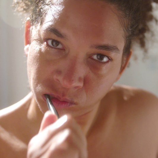 tooth tabs 001 | feste Zahnpasta mit Aktivkohle | für sanfte Aufhellung der Zähne