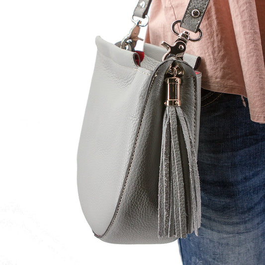 Umhängetasche in D Form mit Quaste Grau - AXON