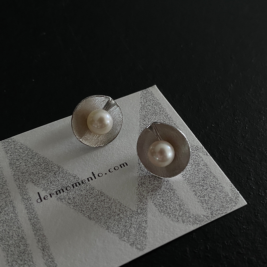 SOFIA Seashell Pearl Stud Earrings