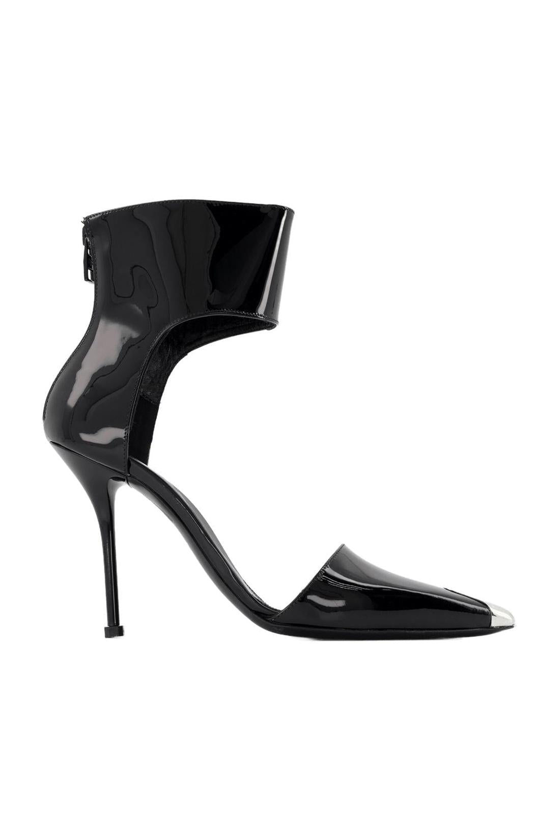 Sandals aus schwarzem und silberfarbenem Leder