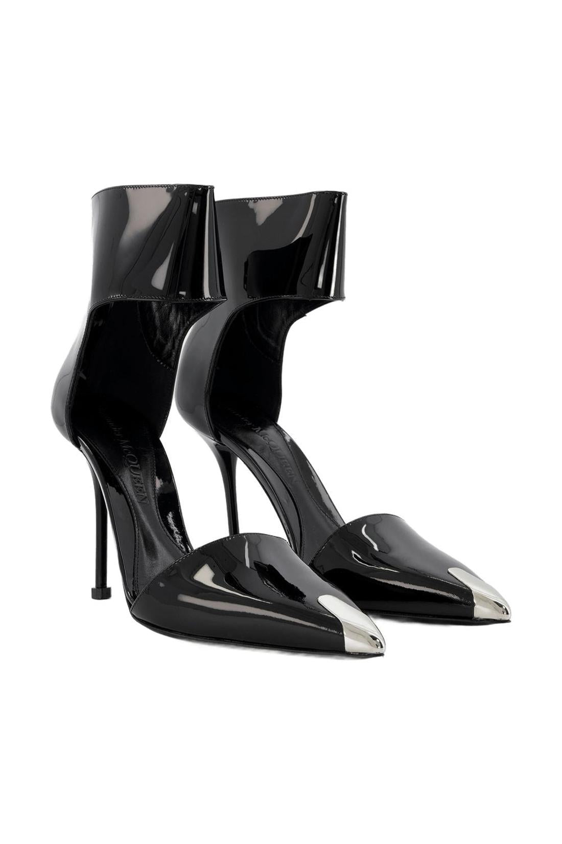 Sandals aus schwarzem und silberfarbenem Leder