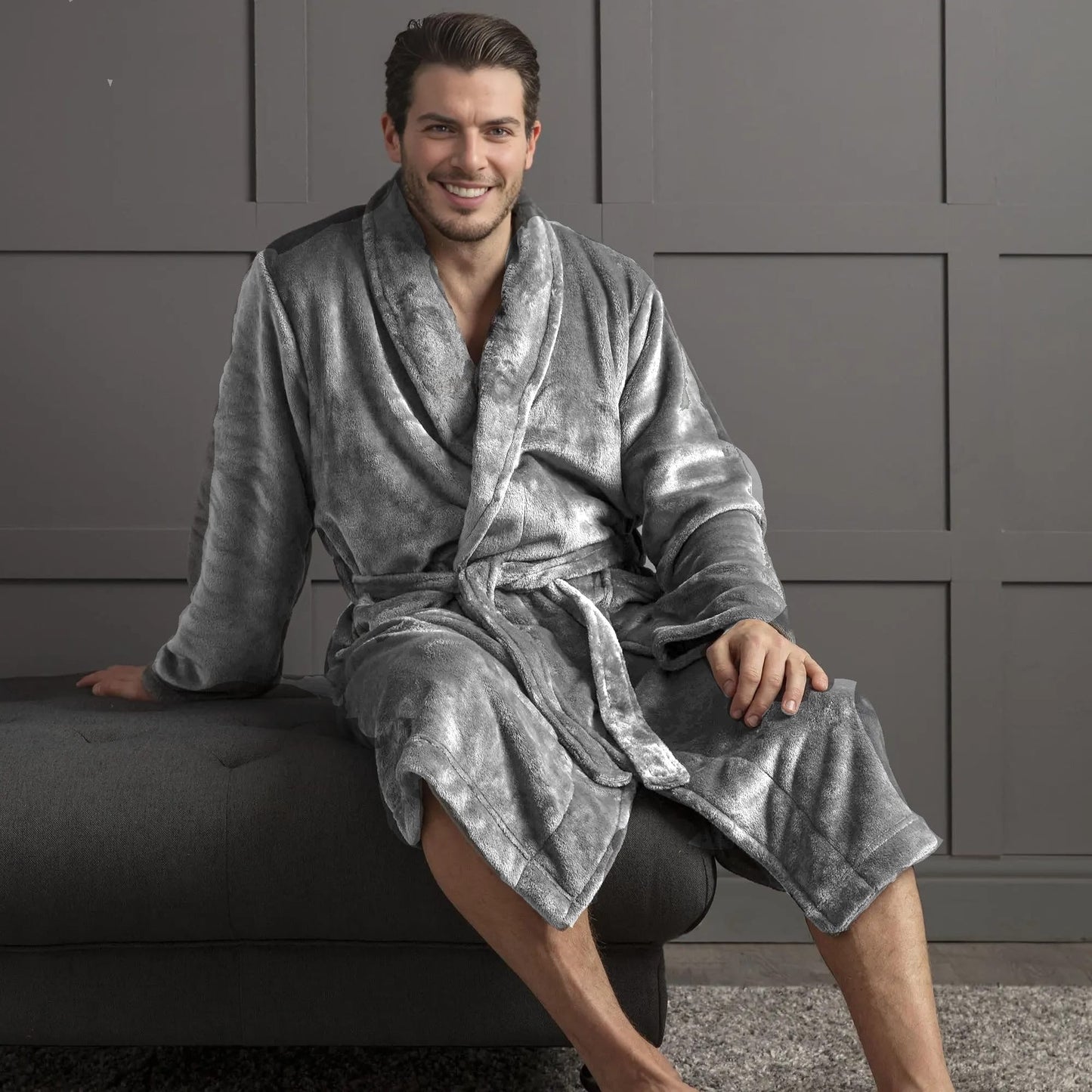 Premium Bademantel Eden » weiches Korallenfleece 350 g/m² » langer Saunamantel mit aufgesetzten Taschen » Morgenmantel 116 cm lang » unisex in Grau