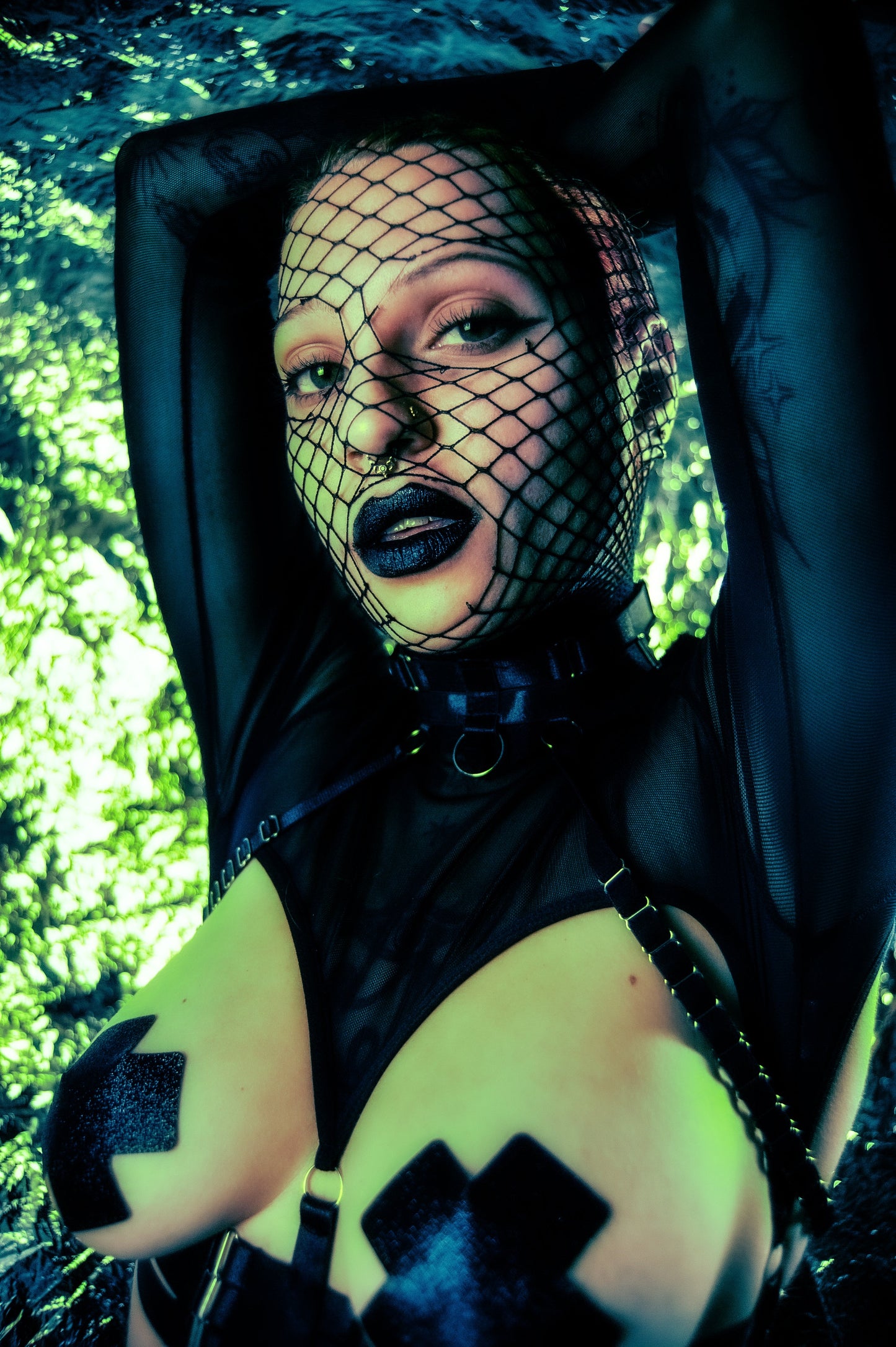 Cut Out 4-Piece Garter Belt