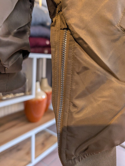 Bomberjacke Nylon Oversized Dark Taupe Goldschimmer innen Hellrosa, OneSize - von CHOICE CH767