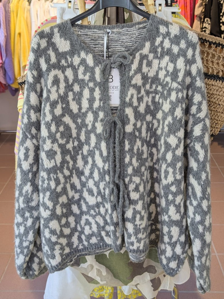 Cardigan Strickjacke Schleifen in Hellgrau mit Leo Muster in Weiß One Size 508072