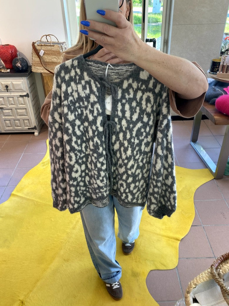 Cardigan Strickjacke Schleifen in Hellgrau mit Leo Muster in Weiß One Size 508072