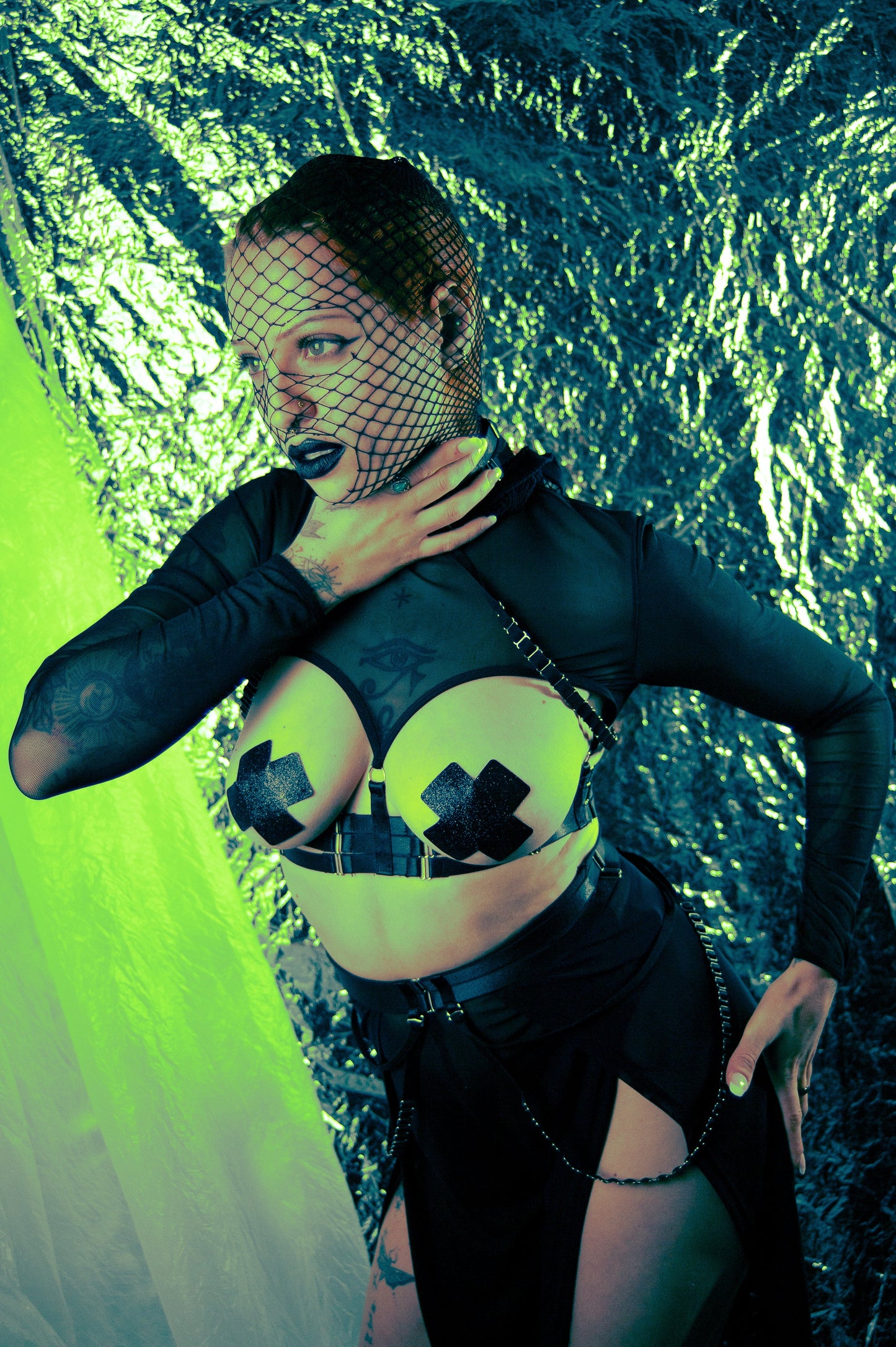 Cut Out 4-Piece Garter Belt