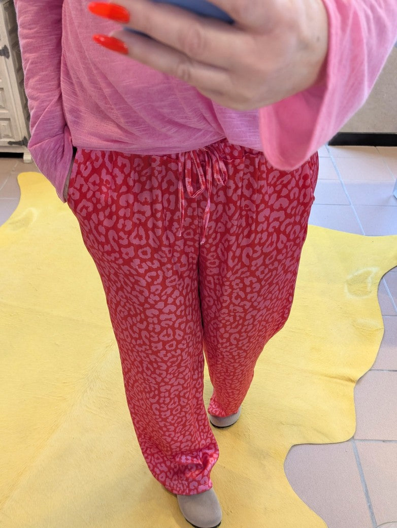 Hose aus Satin Viskose mit Leo Muster in Rot Pink One Size 02906