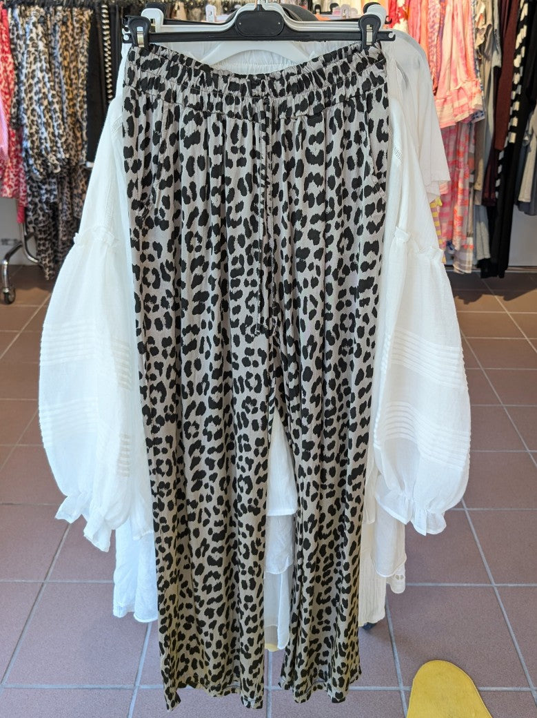 Hose Satin Viskose Leo Muster Grau Silber mit Schwarz, One Size 02770