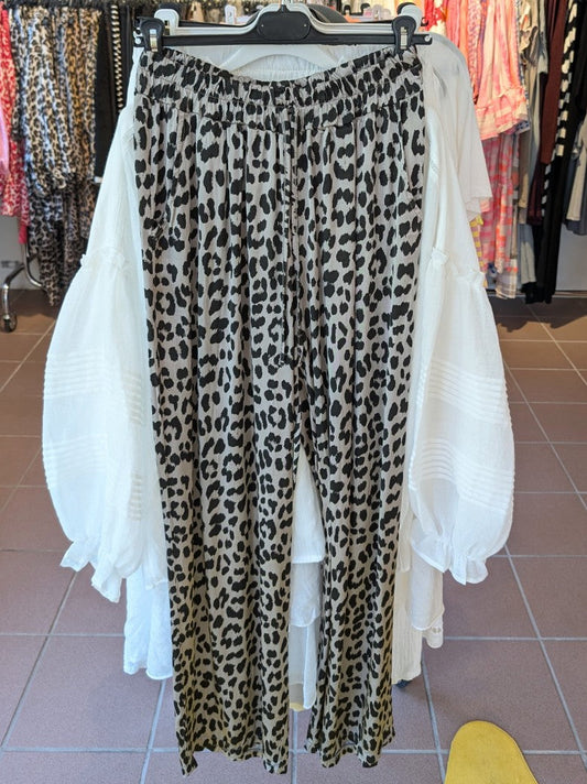 Hose Satin Viskose Leo Muster Grau Silber mit Schwarz, One Size 02770