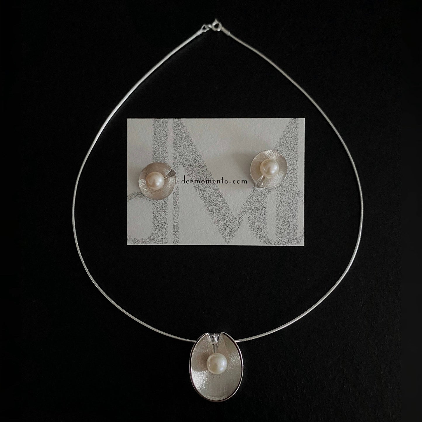 SOFIA Seashell Pendant Collar Necklace