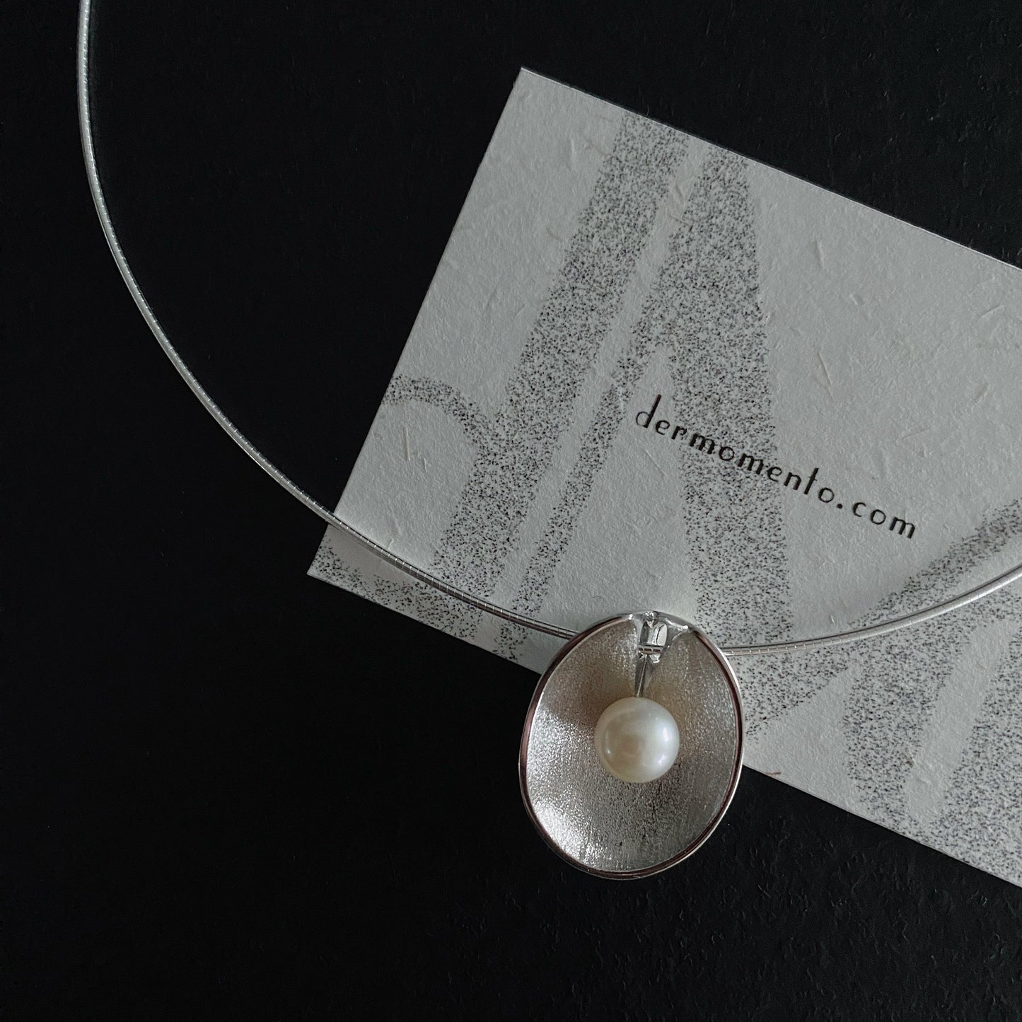 SOFIA Seashell Pendant Collar Necklace