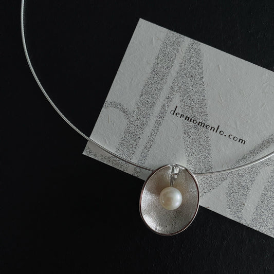 SOFIA Seashell Pendant Collar Necklace