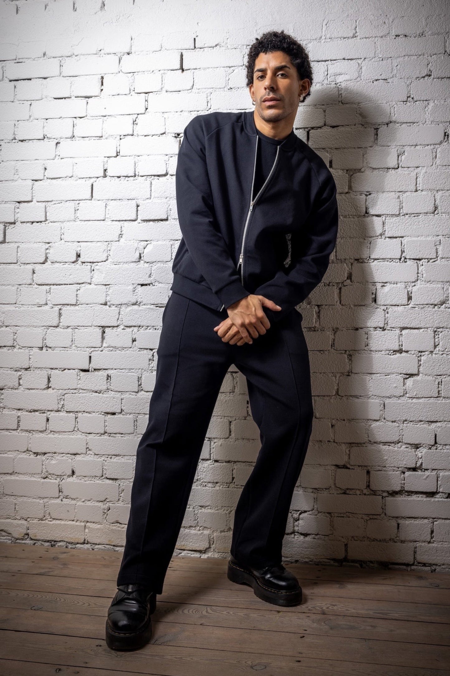 MODERNE WEITE JOGGINGHOSE P5