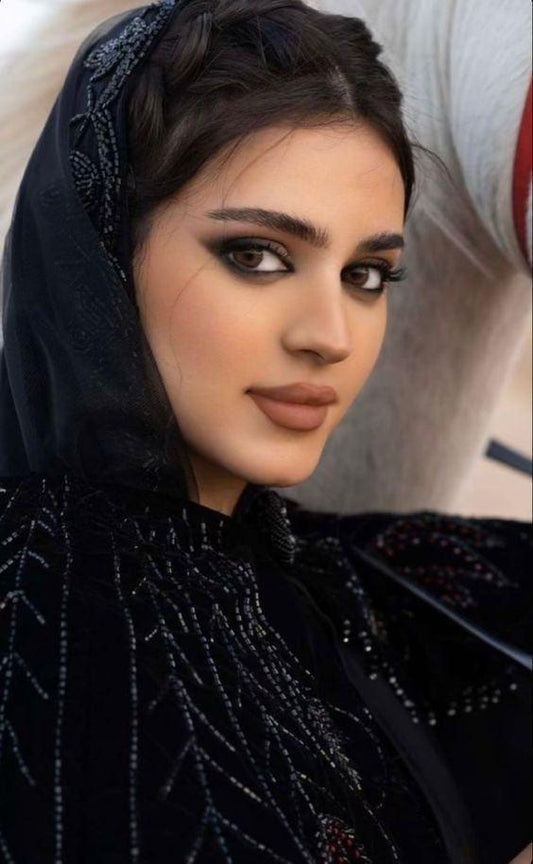 surma kajal ,khol ,easy to use