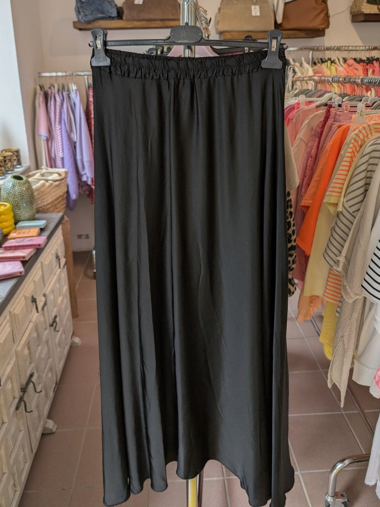 Langer Viskose Satin Rock in Schwarz One Size 04596