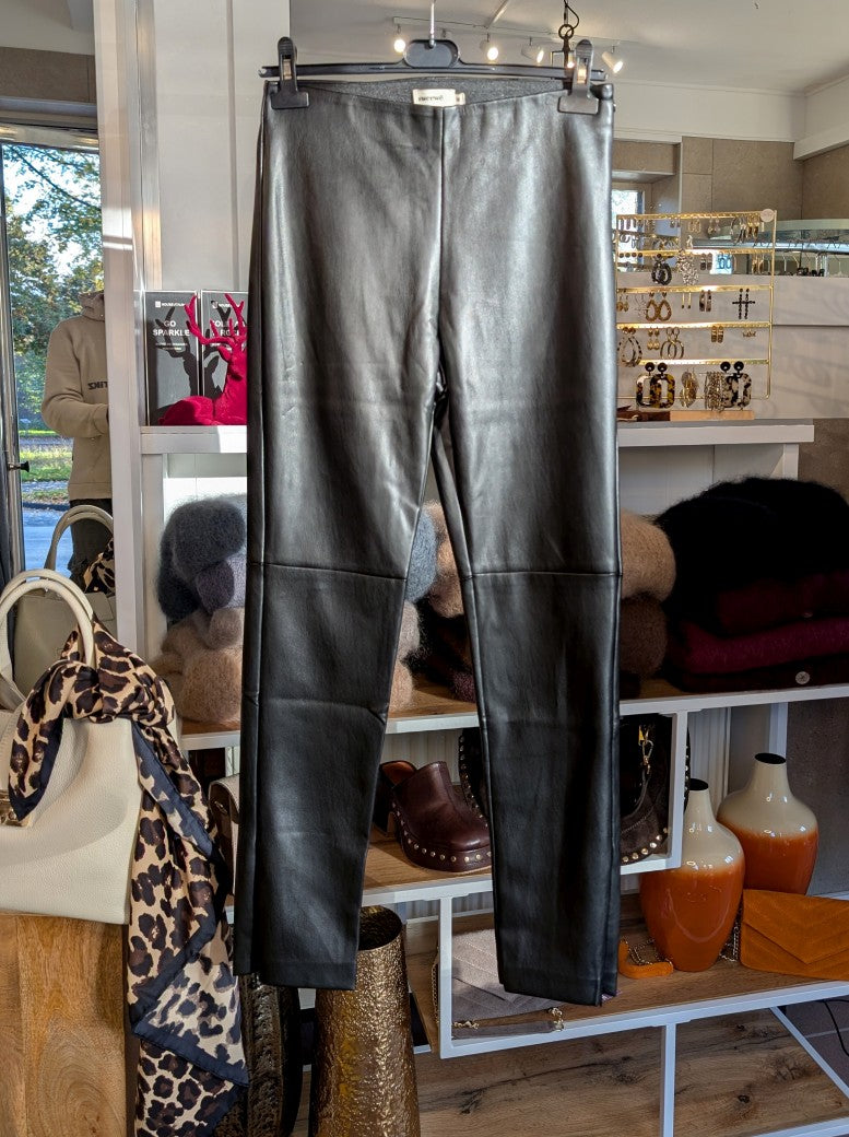 Leder Leggings Schwarz mit Reißverschlüssen - von SWEEWE