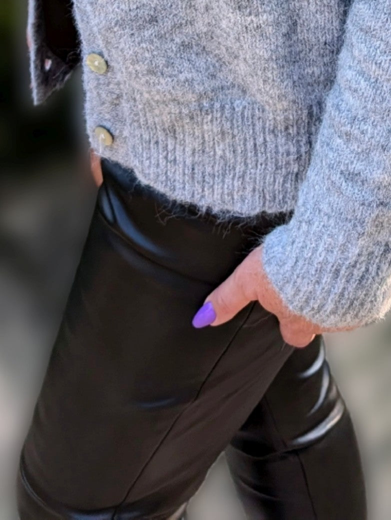 Leder Leggings Schwarz mit Reißverschlüssen - von SWEEWE