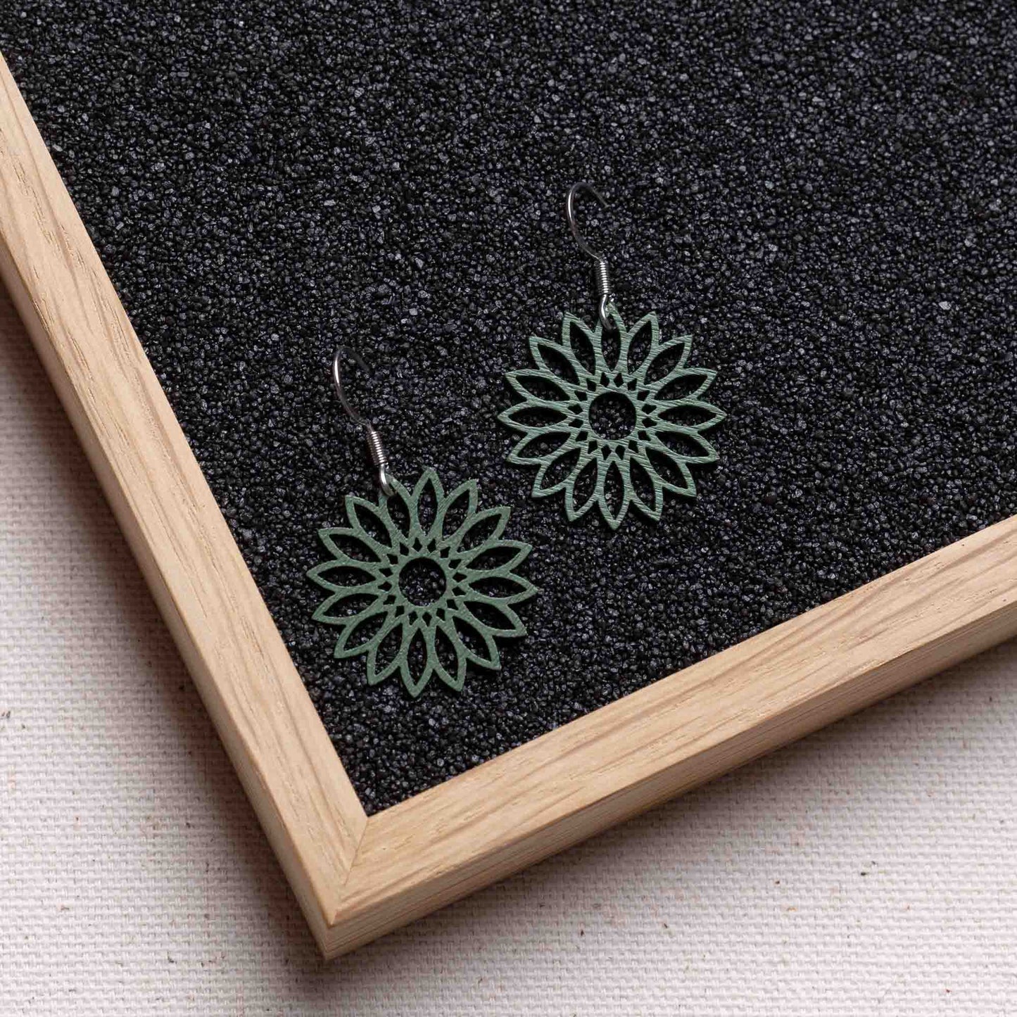 Ohrringe / Ohrhänger aus Holz | Flower