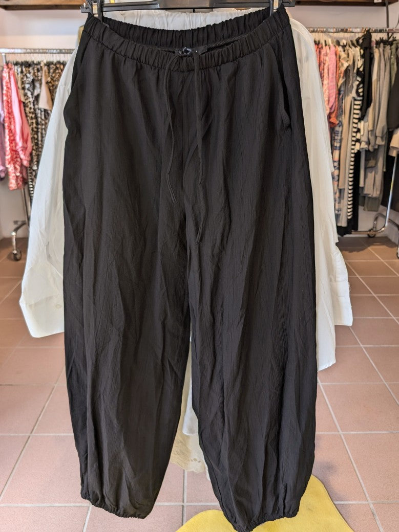 Hose leichte Pumphose aus Viskose mit Gummizug Taille und Bein in Schwarz Größe M/L - von LUMIMA