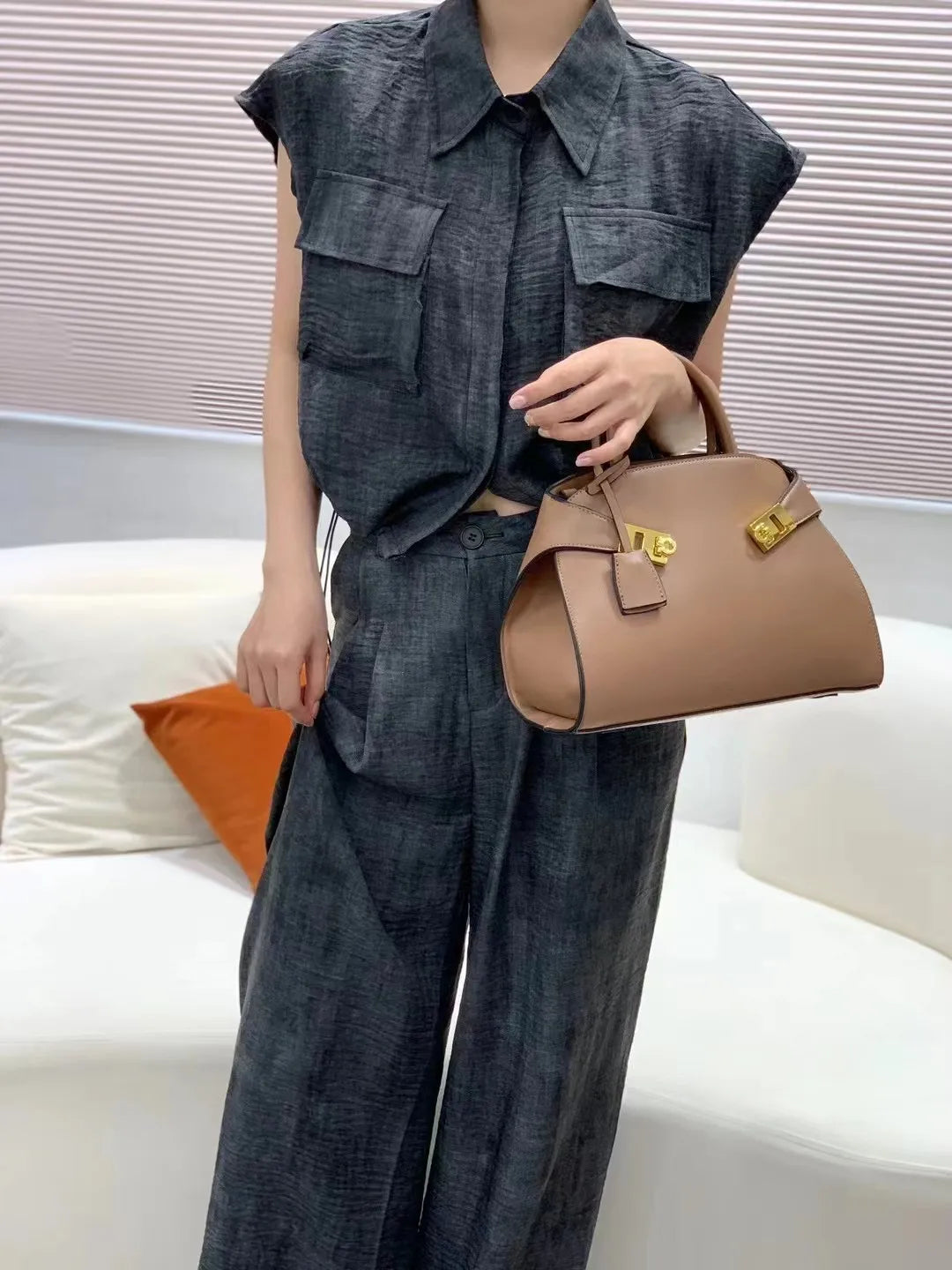 Ari modern classic shell bag – soft structured style double lock charm