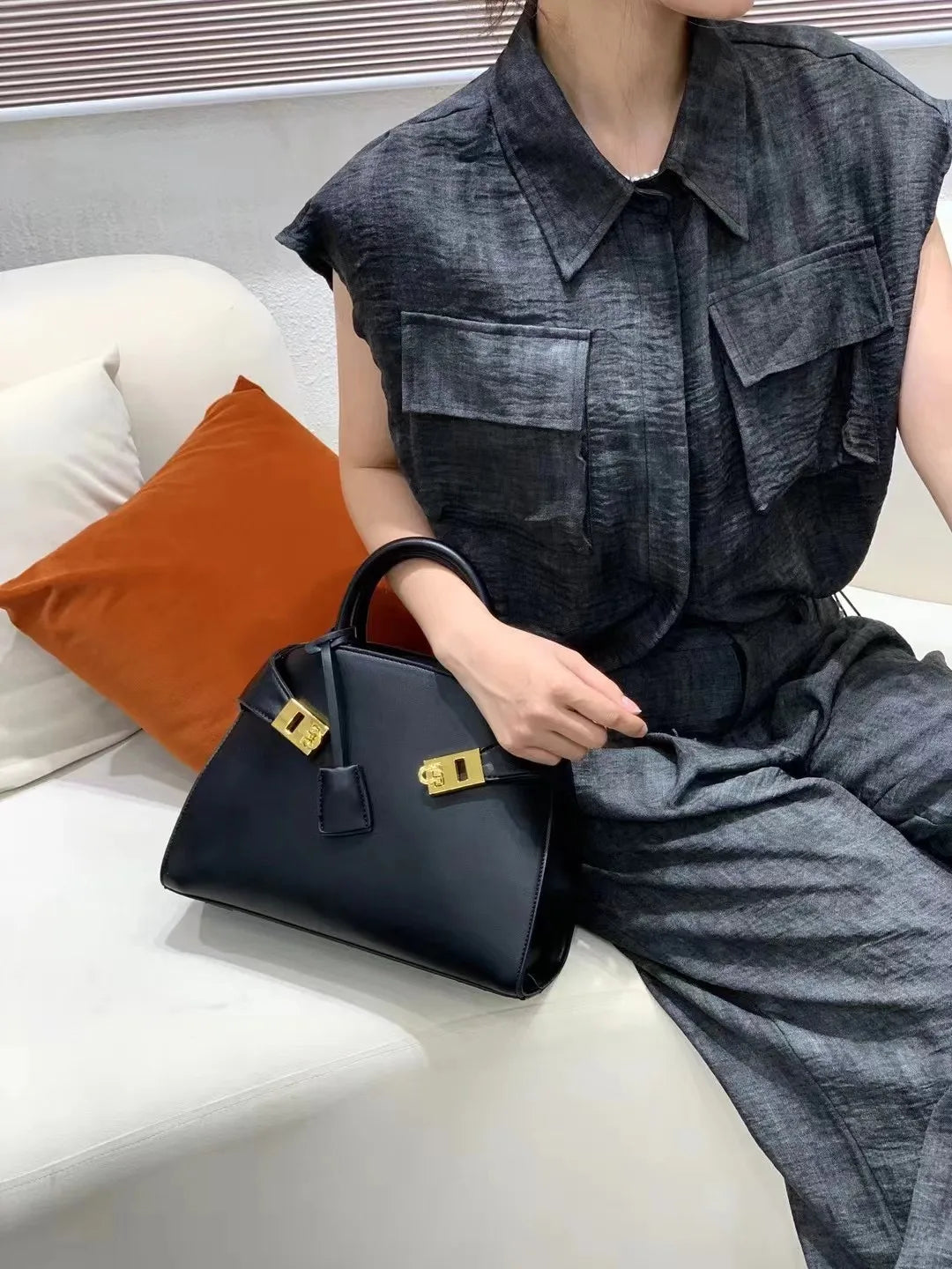 Ari modern classic shell bag – soft structured style double lock charm