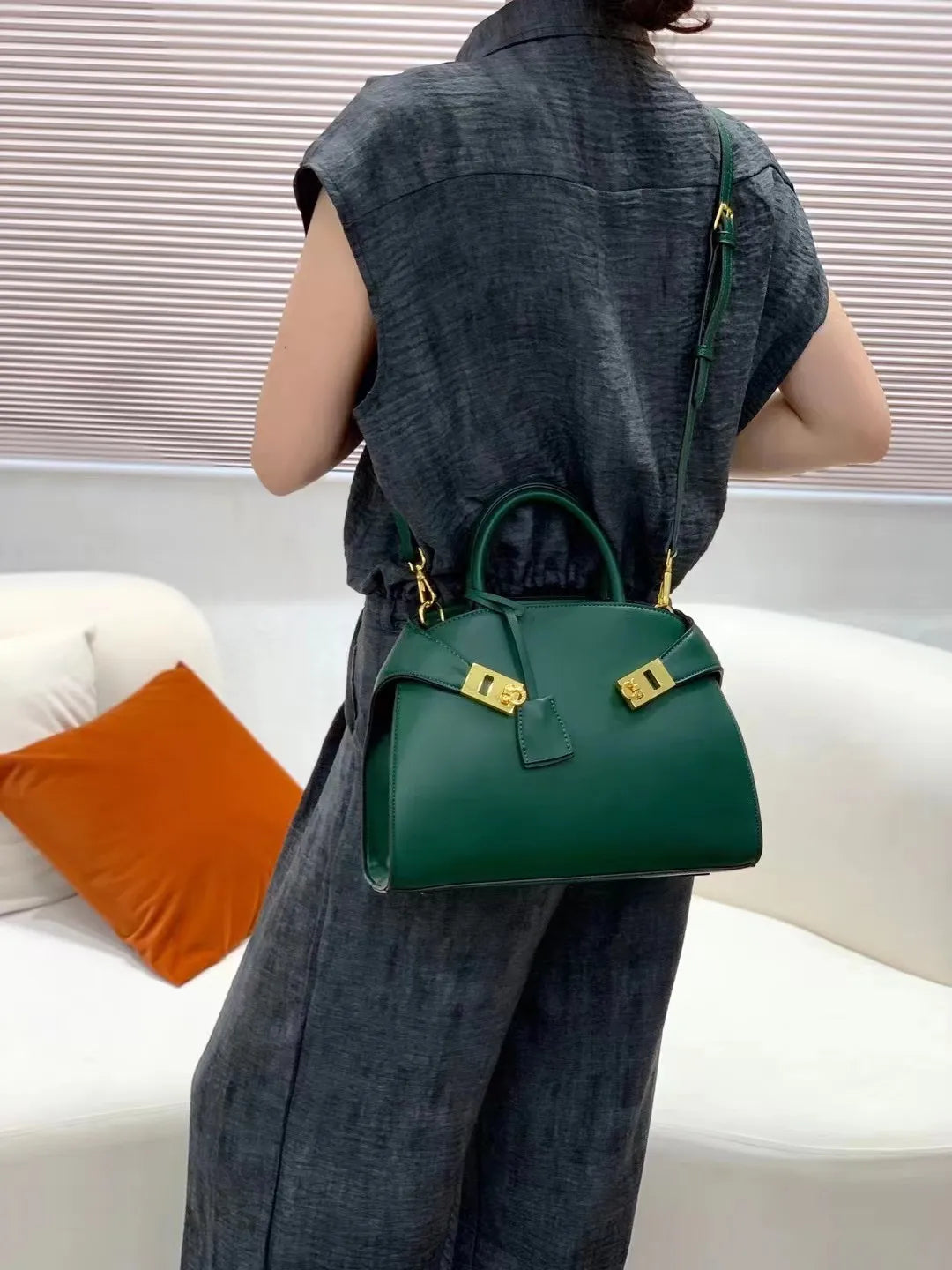 Ari modern classic shell bag – soft structured style double lock charm