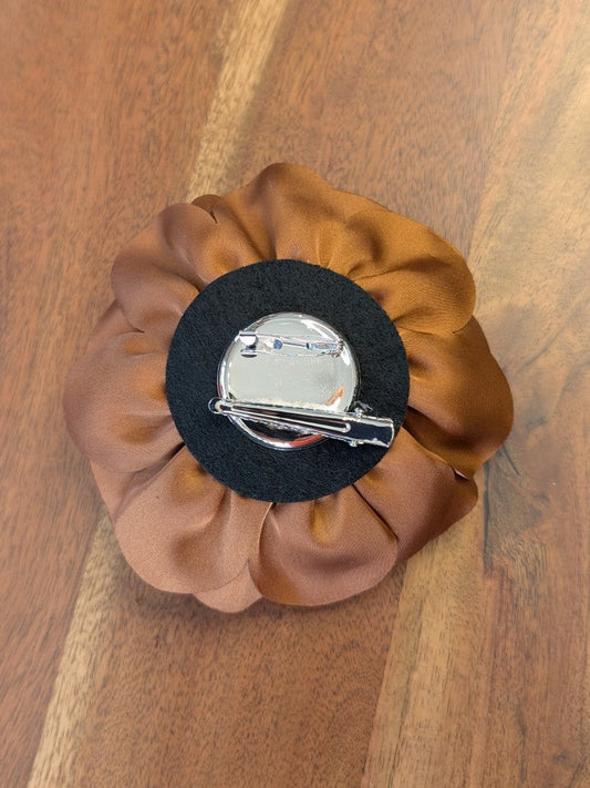 Seiden Ansteckblume Gold mit Klammer oder Sicherheitsnadel - von GIUNO