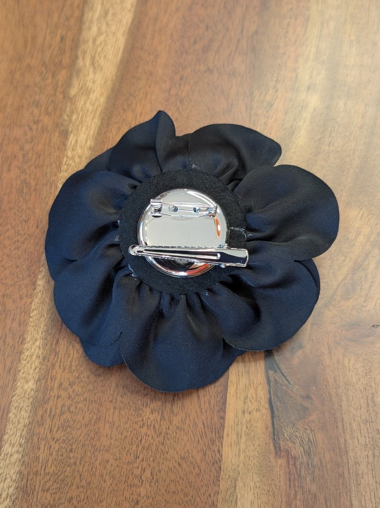 Seiden Ansteckblume Schwarz mit Klammer oder Sicherheitsnadel - von GIUNO