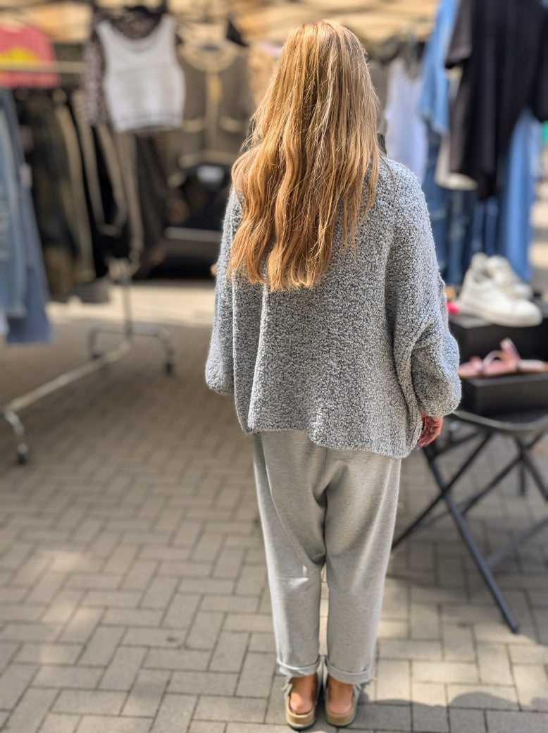 Cardigan Strickjacke Bouclé Hellgrau mit Goldknöpfen Oversized One Size