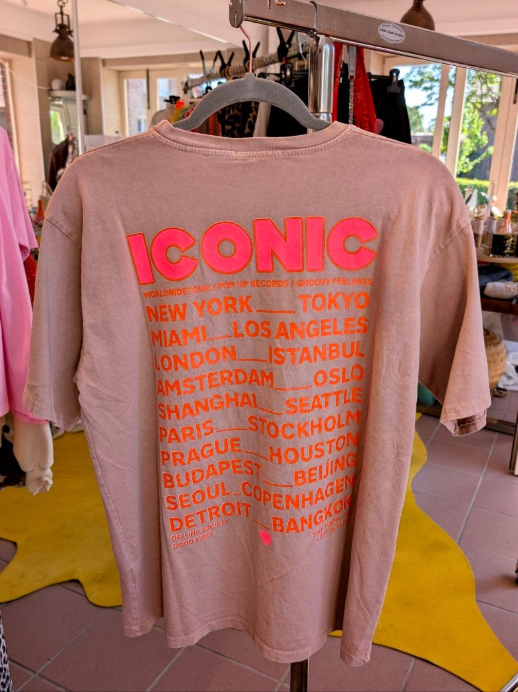 T-Shirt Iconic Altrosa Pink Orange Backprint 100% Baumwolle One Size - von MOOIJ