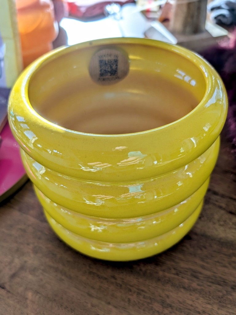 Übertopf Bubbee Pot aus Steingut Gelb - Made in Portugal - 12cm innen, 14cm hoch, 1 kg - The Family House