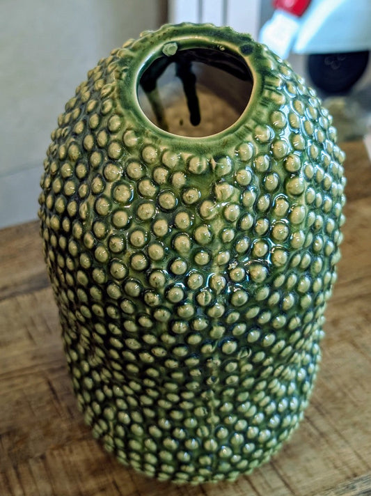 Vase Steingut Grün Erbsen asymmetrisch ca. 23/27cm hoch, D 11cm unten, 6x5cm Öffnung oben