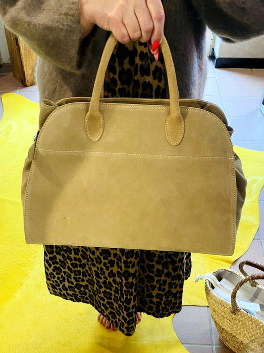 Wildledertasche im THE ROW Margaux Stil, Handtasche Maxi 43cm mit Schulterriemen Beige, echtes Wildleder