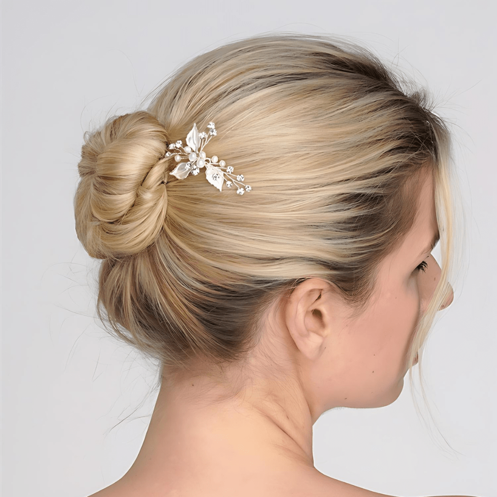 Haarnadel mit silbernen oder goldenen Blättern