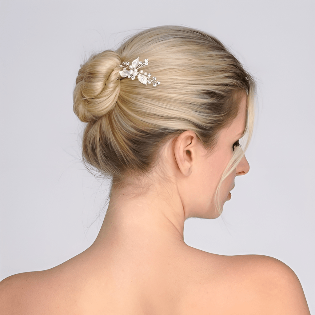 Haarnadel mit silbernen oder goldenen Blättern