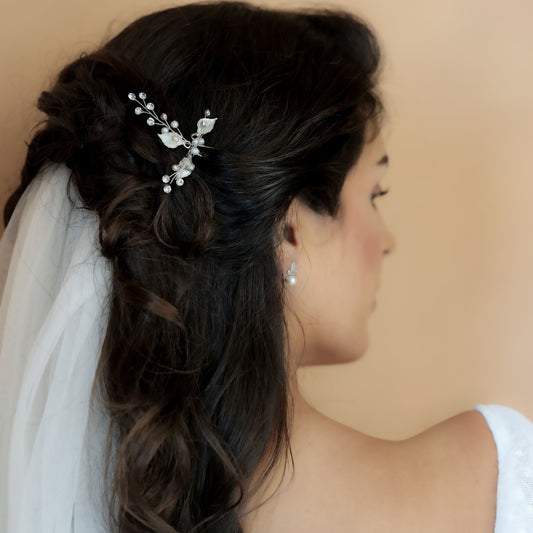 Haarnadel mit silbernen oder goldenen Blättern