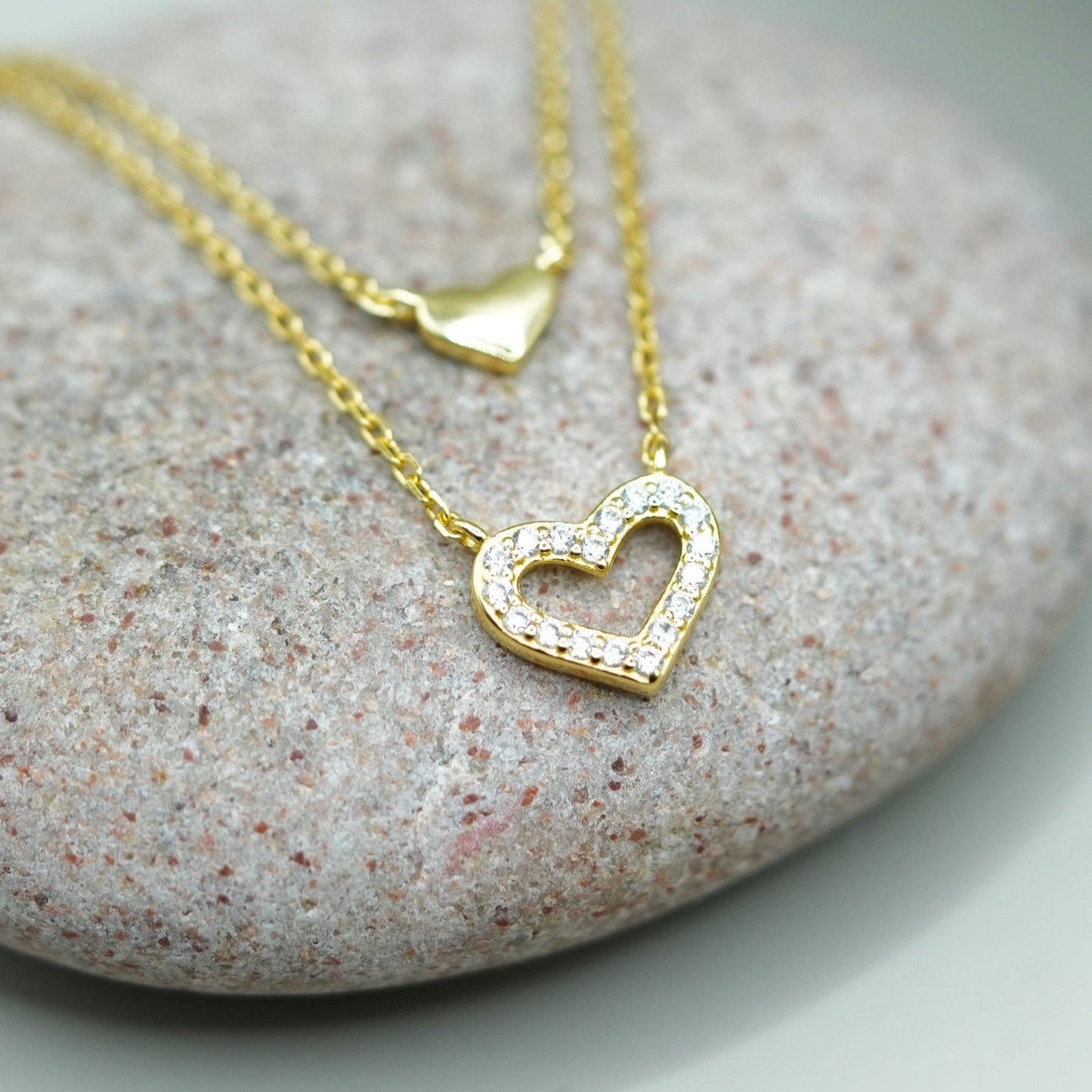 Halskette im Layer Design mit Herzanhängern