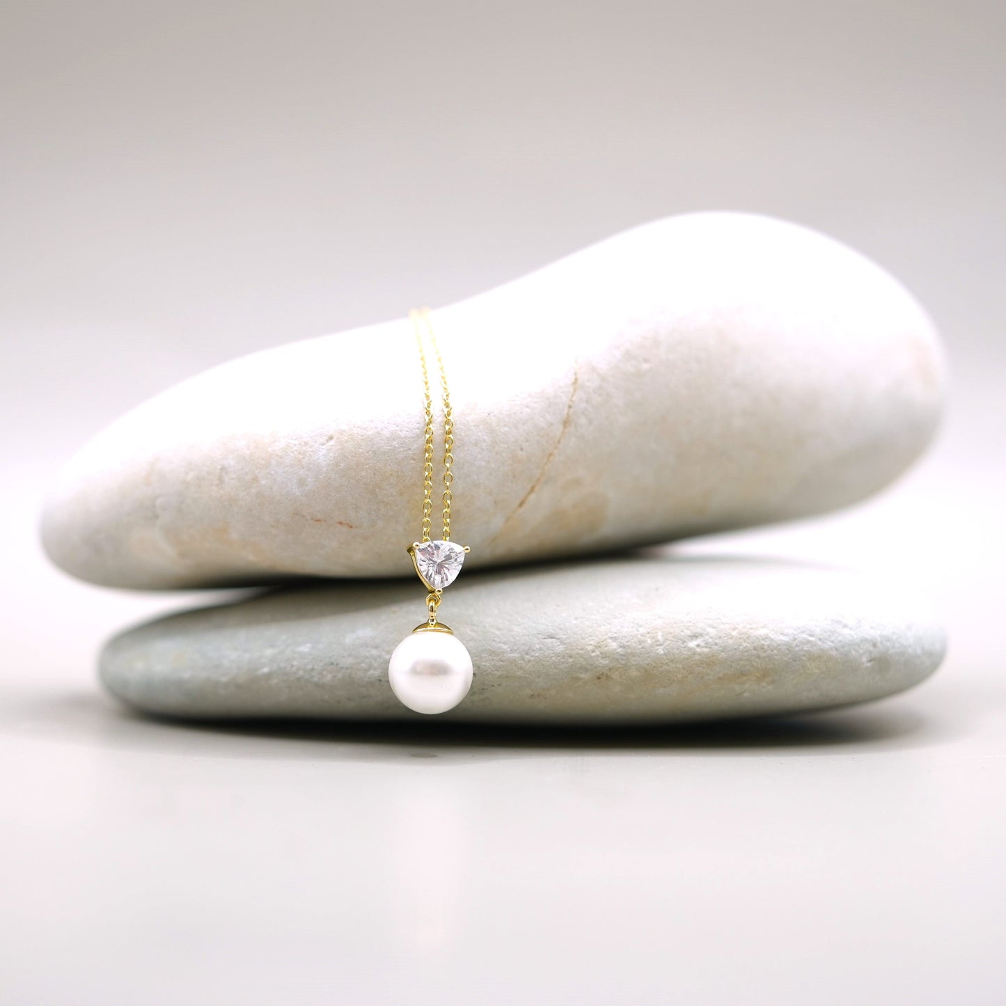 Halskette mit Anhänger aus Zirkonia und Perle in Gold oder Silber