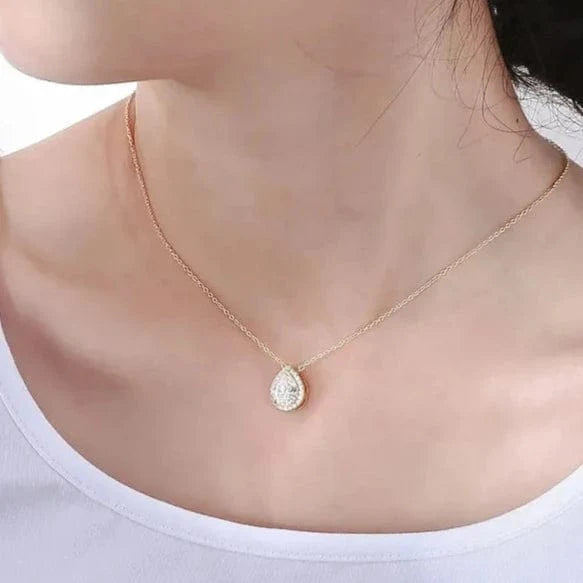 Halskette mit Anhänger in Tropfenform in Gold oder Silber