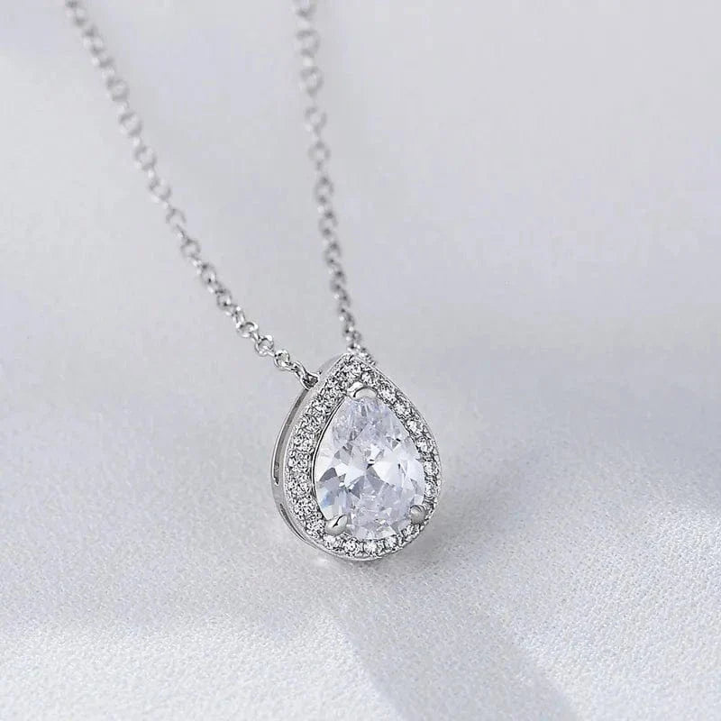 Halskette mit Anhänger in Tropfenform in Gold oder Silber