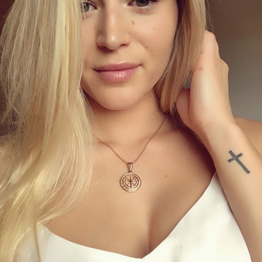 COMPASS PENDANT NECKLACE ROSE GOLD