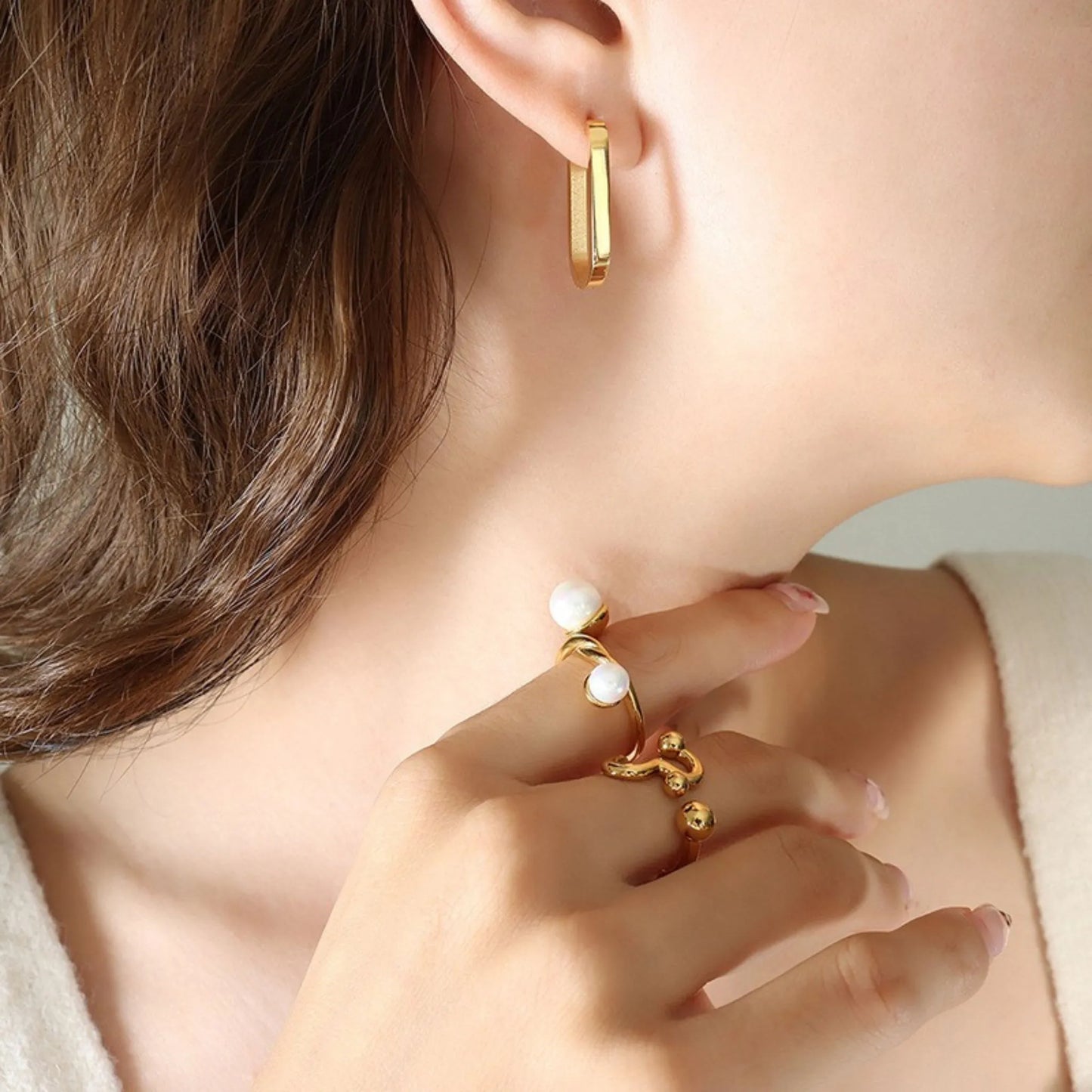 OVAL HOOP EARRING 18K GOLD PLATED