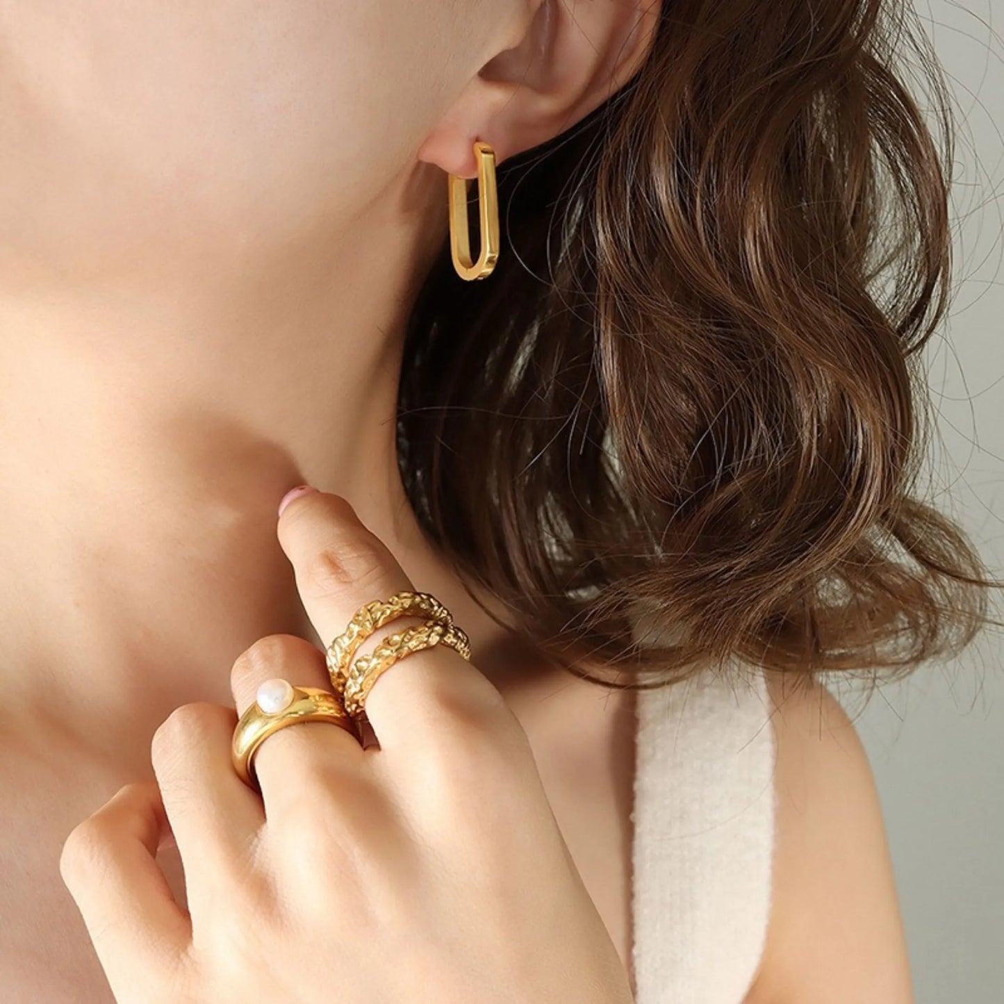 OVAL HOOP EARRING 18K GOLD PLATED