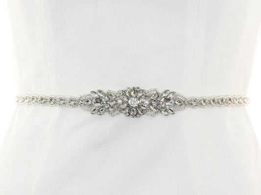 Brautgürtel mit eleganten silbernen Kristallen