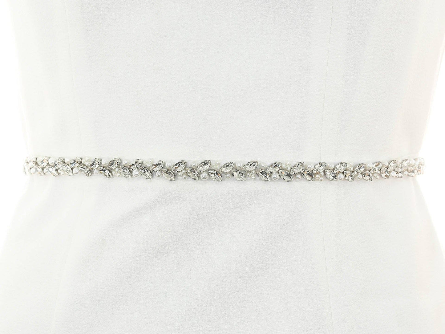 Brautgürtel mit schmalen Strasssteinen und Perlen