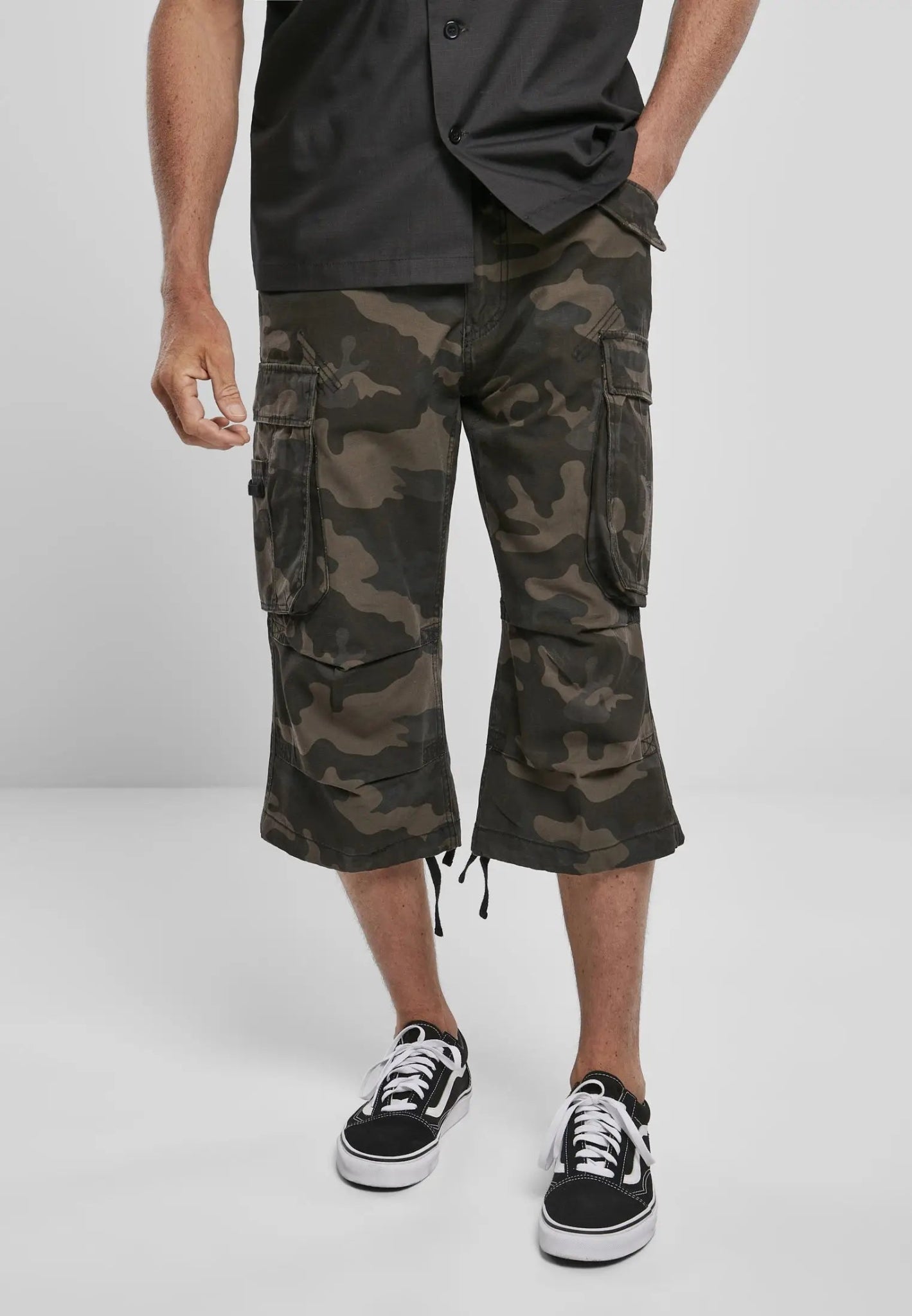 Industry 3/4 Cargo Shorts - AXON